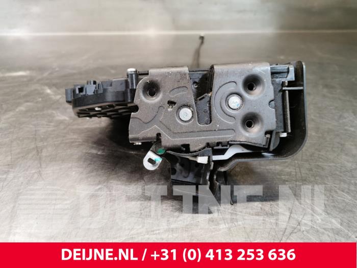 Volvo V50 Front door lock mechanism 4-door, right O77271