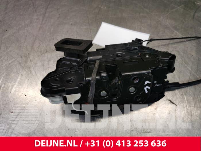 Volkswagen Golf Türschlossmechanik 4-türig links vorne O77287