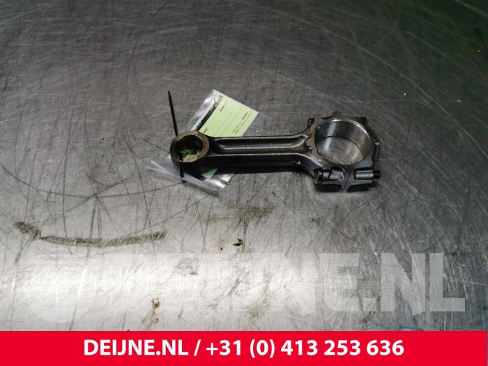Gebruikte Drijfstang Nissan Cabstar (F22) Prijs € 72,60 Inclusief btw aangeboden door van Deijne Onderdelen Uden B.V.