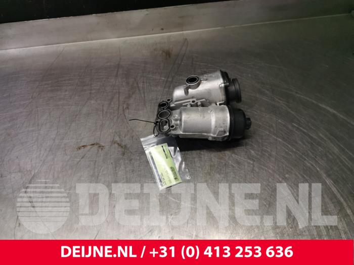 Używane Oliefilterhuis Volvo S60 I (RS/HV) 2.4 D5 20V Cena € 25,00 Procedura marży oferowane przez van Deijne Onderdelen Uden B.V.