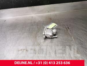 Volvo XC70 Thermostat housing O78445 photo 3