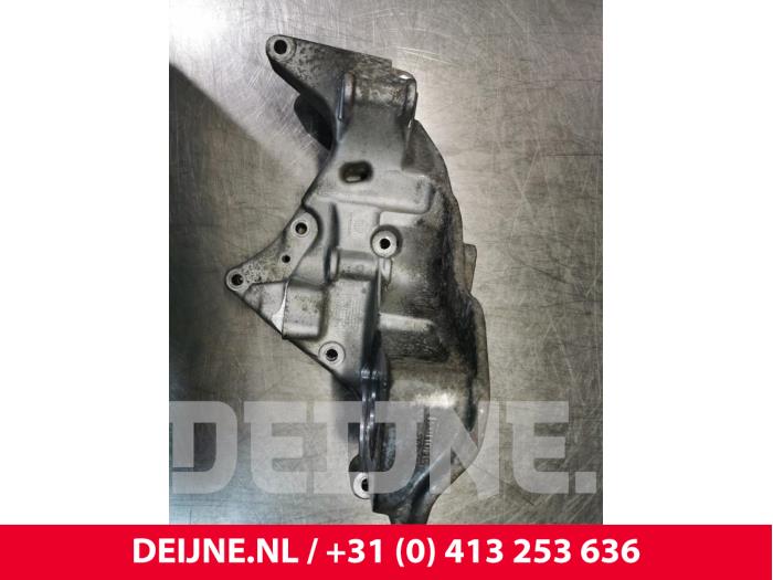 Gebruikte Dynamosteun onder Volvo V90 II (PW) 2.0 D4 16V Prijs € 60,00 Margeregeling aangeboden door van Deijne Onderdelen Uden B.V.
