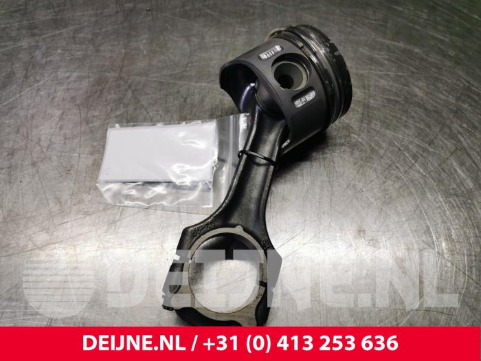 Gebruikte Zuiger Mercedes Vito Prijs € 24,20 Inclusief btw aangeboden door van Deijne Onderdelen Uden B.V.