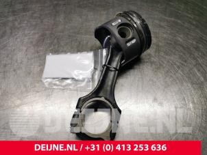 Gebruikte Zuiger Mercedes Vito Prijs € 24,20 Inclusief btw aangeboden door van Deijne Onderdelen Uden B.V.