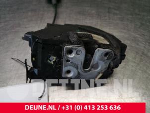 Gebruikte Deurslot Mechaniek 4Deurs rechts-voor Renault Clio IV Estate/Grandtour (7R) 1.5 Energy dCi 90 FAP Prijs € 13,00 Margeregeling aangeboden door van Deijne Onderdelen Uden B.V.