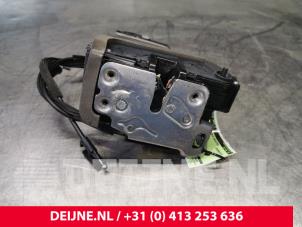 Opel Astra Deurslot Mechaniek 4Deurs links-achter O79564 foto 2