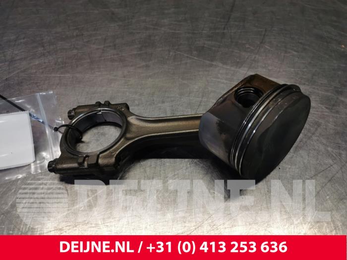 Gebruikte Zuiger Porsche Boxster (986) 2.5 24V Prijs € 150,00 Margeregeling aangeboden door van Deijne Onderdelen Uden B.V.
