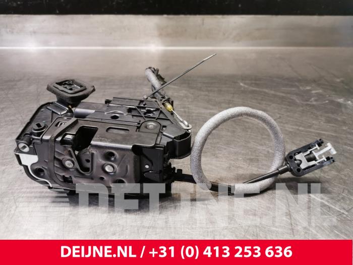 Volkswagen Golf Deurslot Mechaniek 4Deurs links-achter O80596