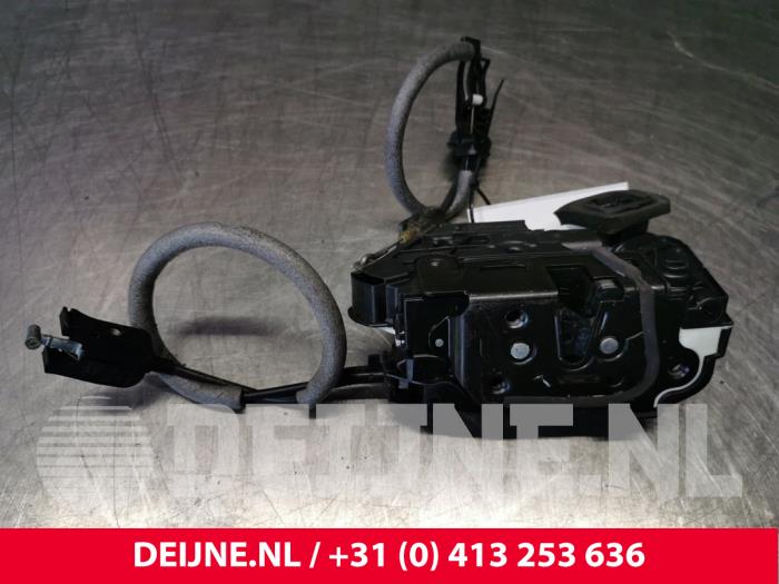 Volkswagen Golf Deurslot Mechaniek 4Deurs rechts-achter O80597