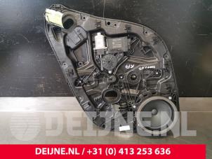 Gebruikte Ruitmechaniek 4Deurs rechts-achter Volvo V60 II (ZW) 2.0 D3 16V Prijs € 80,00 Margeregeling aangeboden door van Deijne Onderdelen Uden B.V.