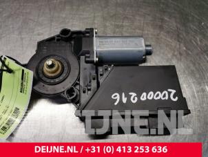 Gebruikte Motor electrisch raam Porsche Cayenne (9PA) 4.5 S V8 32V Prijs € 20,00 Margeregeling aangeboden door van Deijne Onderdelen Uden B.V.