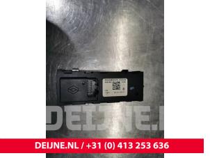 Renault Captur Regelunit Multi Media O80897 foto 2