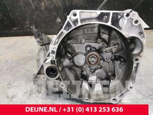 Gebruikte Versnellingsbak Renault Captur (2R) 0.9 Energy TCE 12V Prijs € 300,00 Margeregeling aangeboden door van Deijne Onderdelen Uden B.V.