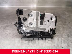 Gebruikte Deurslot Mechaniek 4Deurs links-voor Ford C-Max (DXA) 1.6 SCTi 16V Prijs € 15,00 Margeregeling aangeboden door van Deijne Onderdelen Uden B.V.