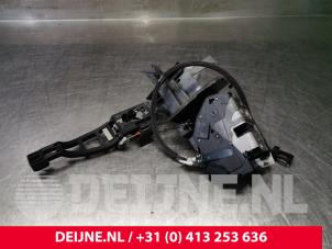 Gebruikte Deurslot Mechaniek 4Deurs rechts-achter Ford C-Max (DXA) 1.6 SCTi 16V Prijs € 30,00 Margeregeling aangeboden door van Deijne Onderdelen Uden B.V.