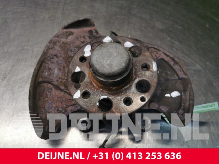Mercedes C-Klasse Fusee links-voor O81030