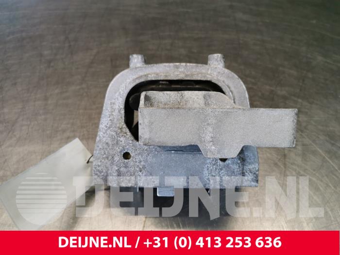 Volkswagen Golf Engine mount O81050