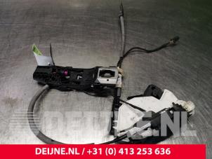 Gebruikte Deurslot Mechaniek 4Deurs links-voor Volkswagen Golf VII (AUA) 1.4 GTE 16V Prijs € 14,00 Margeregeling aangeboden door van Deijne Onderdelen Uden B.V.
