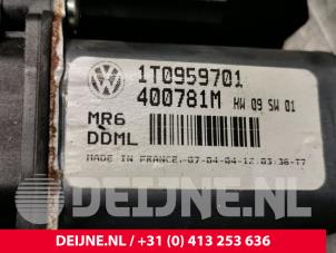 Volkswagen Caddy Door window motor O81667 photo 2