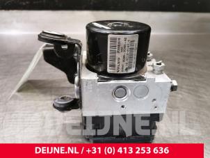Volvo XC70 ABS Pomp O81805 foto 2