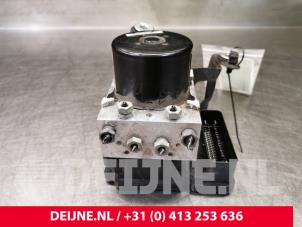 Volvo XC70 ABS Pomp O81805 foto 3