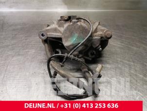 Mercedes E-Klasse Remklauw (Tang) links-voor O81872 foto 4