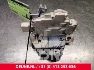 Audi A4 Deurslot Mechaniek 4Deurs links-voor O81889 foto 4