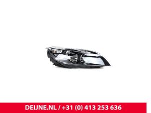 Nieuwe Koplamp rechts Volvo V40 Prijs € 423,50 Inclusief btw aangeboden door van Deijne Onderdelen Uden B.V.