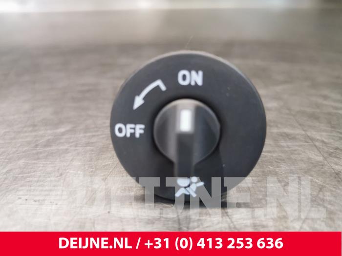 Nissan Primastar Airbag schakelaar O82242