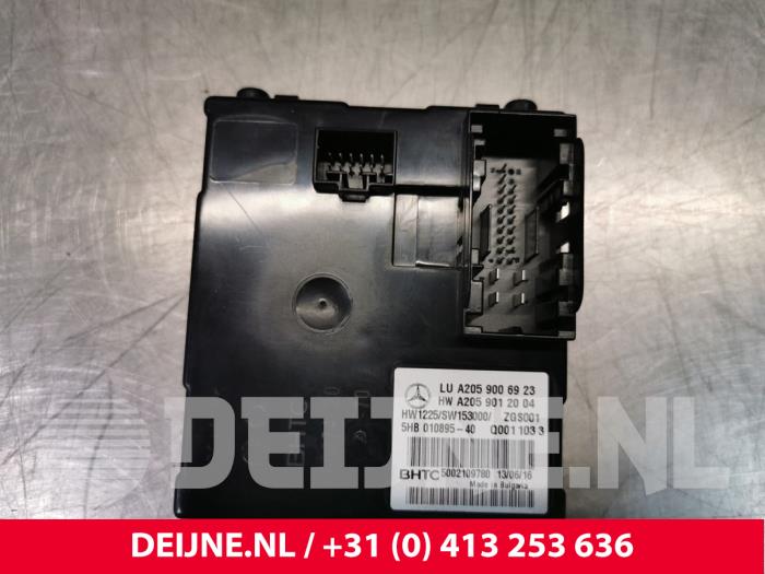 Gebruikte Computer Koeling Mercedes GLC (X253) 3.0 43 AMG V6 Turbo 4-Matic Prijs € 75,00 Margeregeling aangeboden door van Deijne Onderdelen Uden B.V.