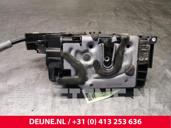 Mercedes GLC-Klasse Rear door mechanism 4-door, right O82622
