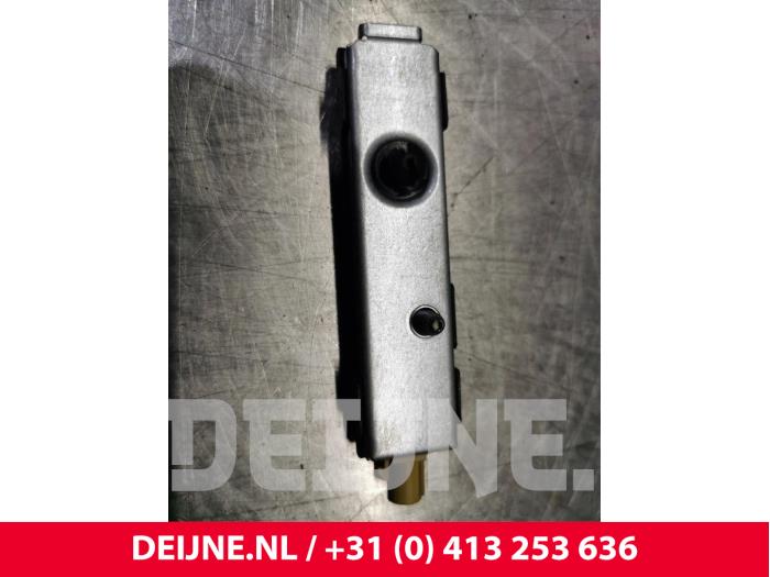 Mercedes GLC-Klasse Antenna Amplifier O82673