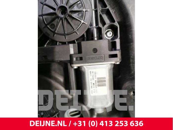 Volvo XC60 Rear door window mechanism 4-door, left O83087