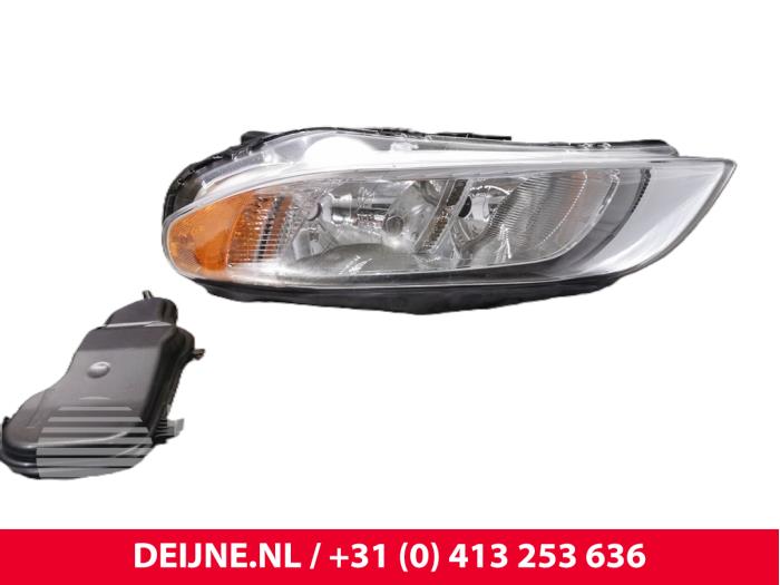 Volvo V70 Headlight, left O9990000021