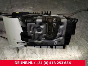 Mercedes Vito Deurslot Mechaniek 2Deurs rechts O83389 foto 2