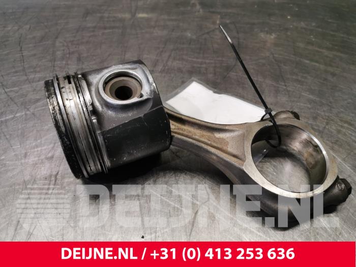 Gebruikte Zuiger Fiat Ducato (243/244/245/247) 2.3 JTD 16V 11 Prijs € 60,50 Inclusief btw aangeboden door van Deijne Onderdelen Uden B.V.