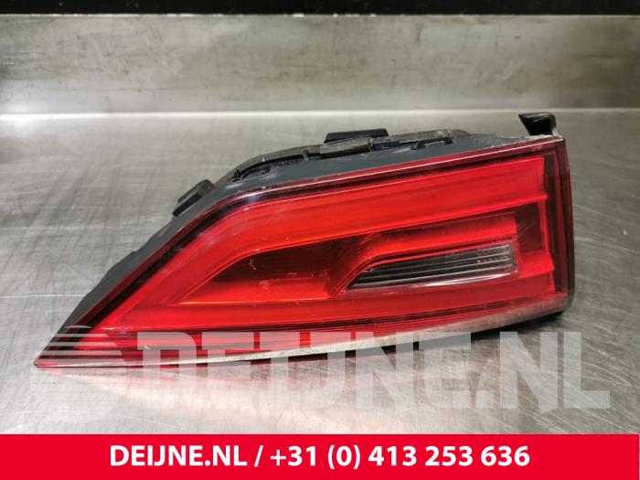 Achterlicht links van een Audi A3 Limousine (8VS/8VM) 1.8 TFSI 16V 2013