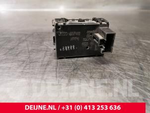 Toyota Hiace Clock O83693 photo 2