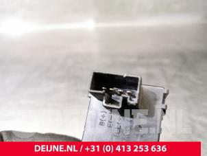 Toyota Hiace Clock O83693 photo 4