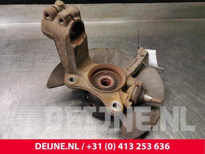 Volkswagen Transporter Fusee rechts-voor O83756