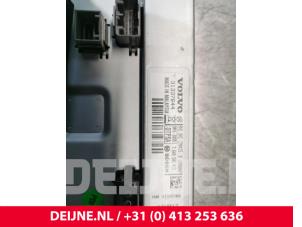 Volvo S60 Display Multi Media regelunit O83814 foto 3