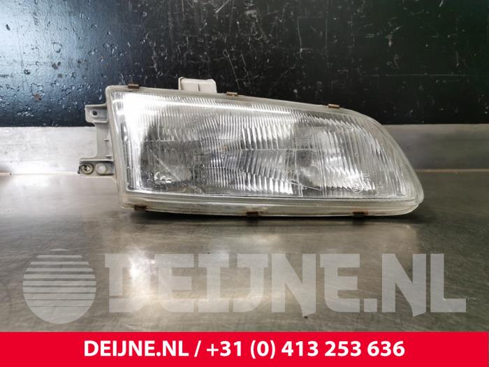 Hyundai H200 Headlight, right O83857