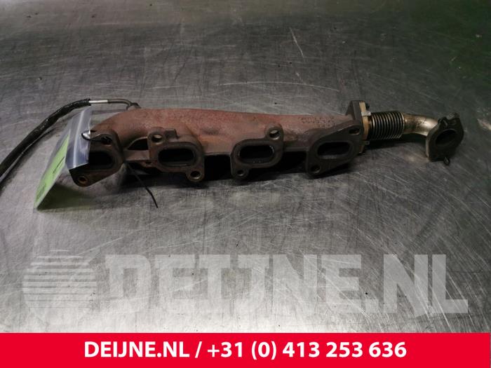 Uitlaatspruitstuk van een Mercedes Vito 2013