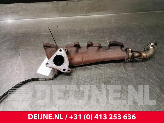 Uitlaatspruitstuk van een Mercedes Vito 2013