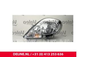 Nieuwe Koplamp links Opel Vivaro Prijs € 133,10 Inclusief btw aangeboden door van Deijne Onderdelen Uden B.V.