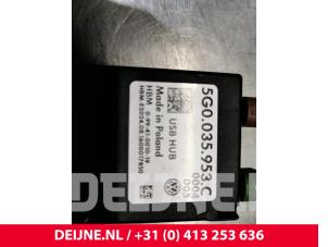 Volkswagen Golf Modul USB O84510 foto 2