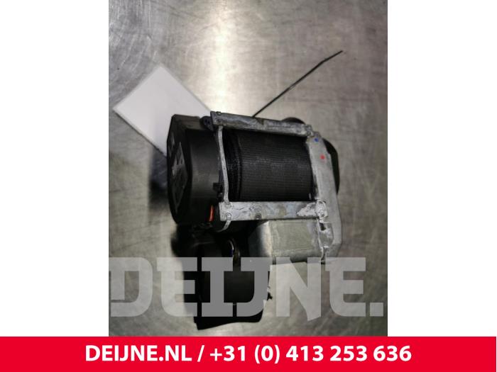 Volkswagen Golf Rear seatbelt, left O84581