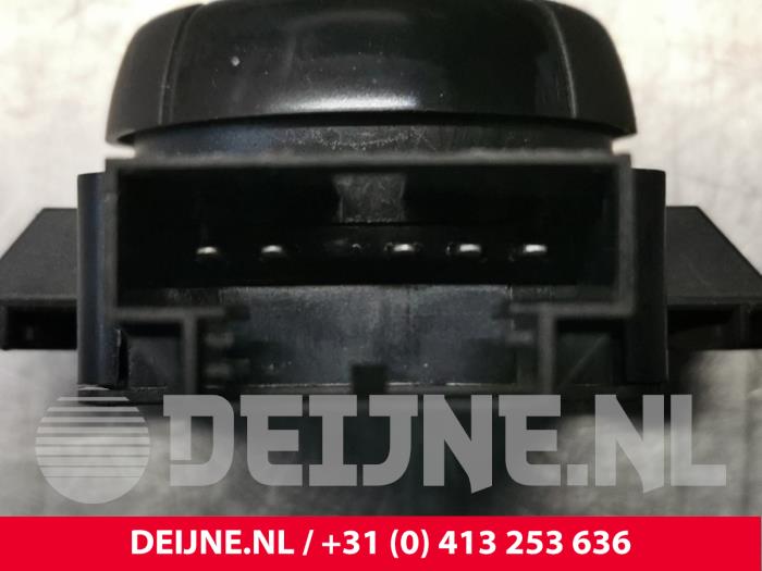 Volkswagen Golf Electric seat switch O84584