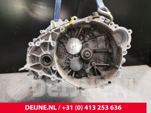 Gebruikte Versnellingsbak Volvo V70 (BW) 2.4 D5 20V 205 Prijs € 500,00 Margeregeling aangeboden door van Deijne Onderdelen Uden B.V.