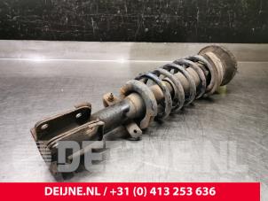Nissan Primastar Schokdemperpoot rechts-voor O84725 foto 2